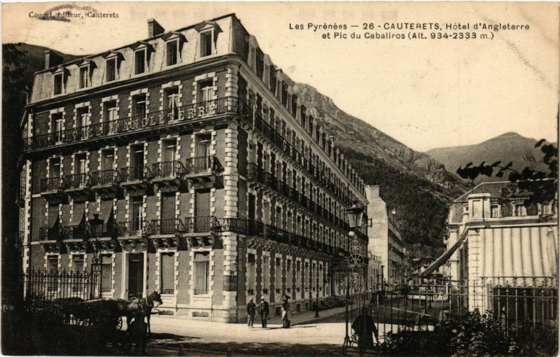 Carte postale ancienne Cauterets Hotel d'ANGLETerre et Pic du Cabaliros à Cauterets