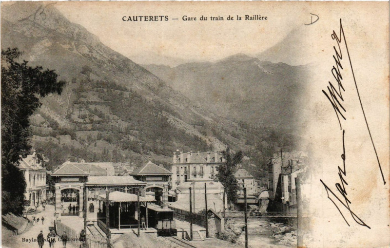 Carte postale ancienne Cauterets Gare du train de la RAIllere à Cauterets