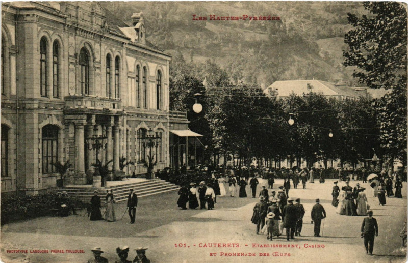 Carte postale ancienne Cauterets Etabl. Casino et Promenade des Oeufs à Cauterets