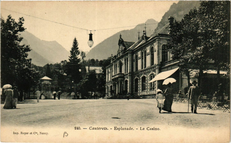 Carte postale ancienne Cauterets Esplanade-Le Casino à Cauterets