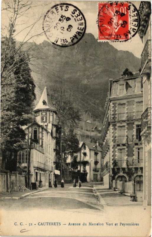Carte postale ancienne Cauterets Avenue du Mamelon Vert et Pyrenieres à Cauterets