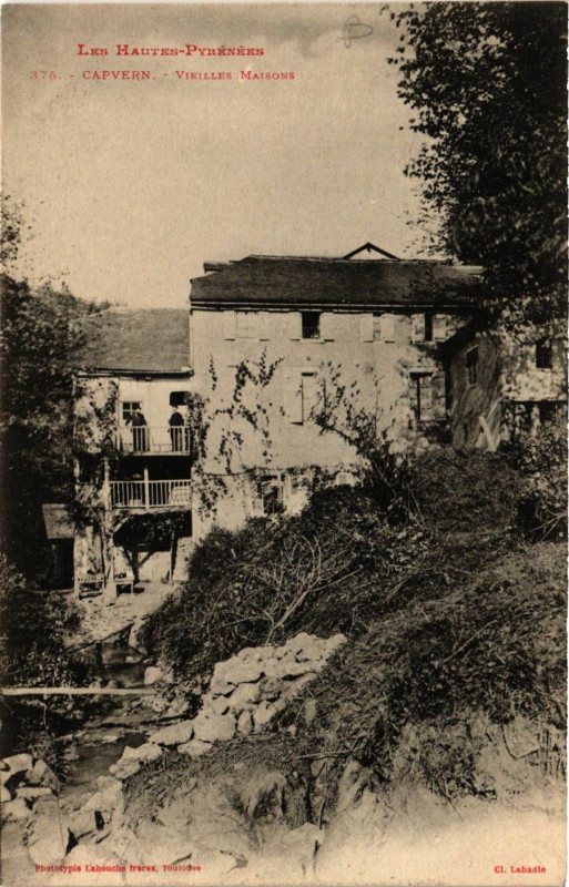 Carte postale ancienne Capvern Vieilles Maisons à Capvern