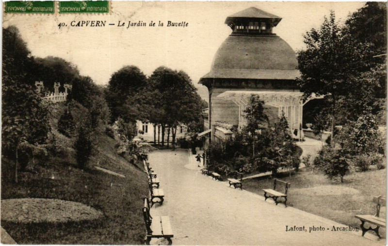Carte postale ancienne Capvern Le Jardin de la Buvette à Capvern