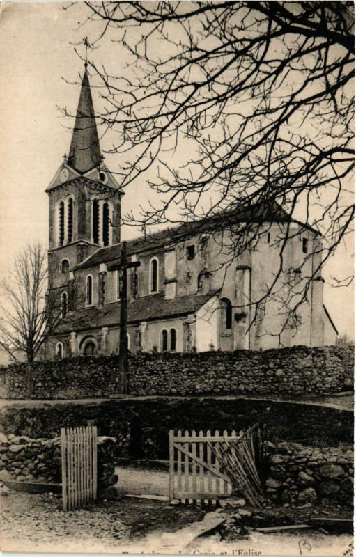 Carte postale ancienne Bartres La Croix et l'Eglise à Bartrès
