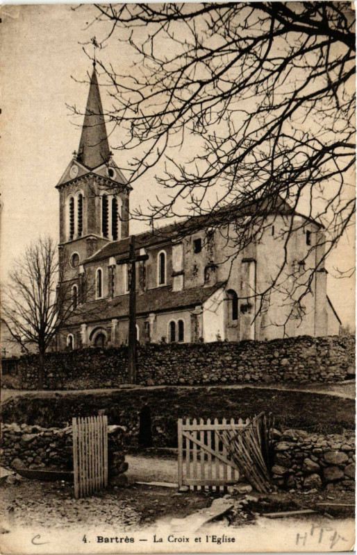 Carte postale ancienne Bartres La Croix et l'Eglise à Bartrès