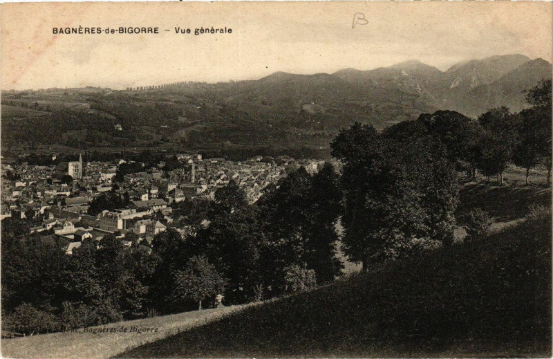 Carte postale ancienne Bagneres-de-Bigorre Vue générale à Bagnères-de-Bigorre