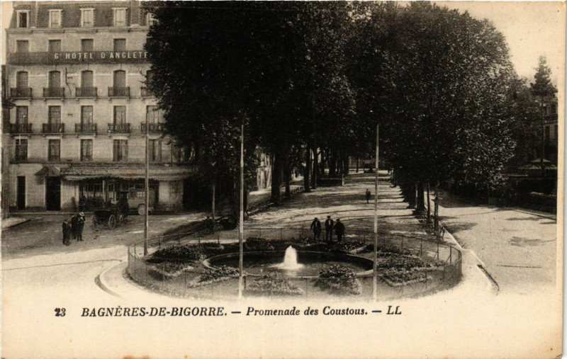 Carte postale ancienne Bagneres-de-Bigorre Promenade des Coustous à Bagnères-de-Bigorre