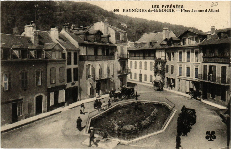 Carte postale ancienne Bagneres-de-Bigorre Place Jeanne d'Albret à Bagnères-de-Bigorre