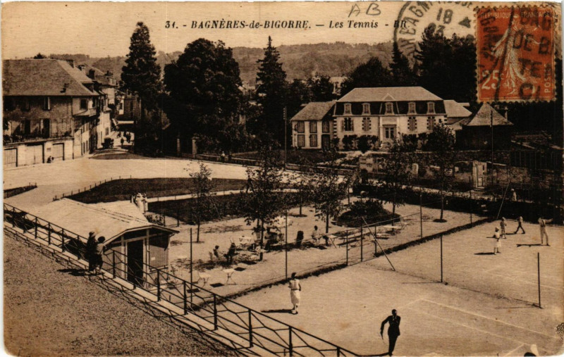 Carte postale ancienne Bagneres-de-Bigorre Les Tennis à Bagnères-de-Bigorre