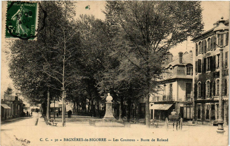 Carte postale ancienne Bagneres-de-Bigorre Les Coustous-Buste de Roland à Bagnères-de-Bigorre