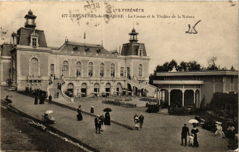 Carte postale ancienne Bagneres-de-Bigorre Le Casino et le Theatre de la Nature à Bagnères-de-Bigorre