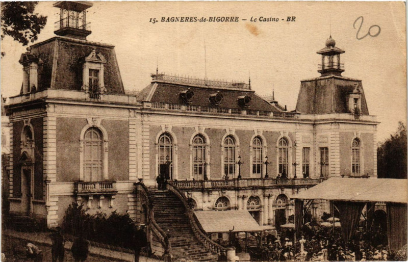 Carte postale ancienne Bagneres-de-Bigorre Le Casino à Bagnères-de-Bigorre