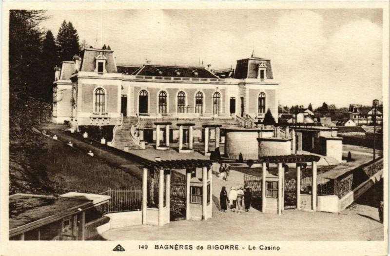 Carte postale ancienne Bagneres-de-Bigorre Le Casino à Bagnères-de-Bigorre