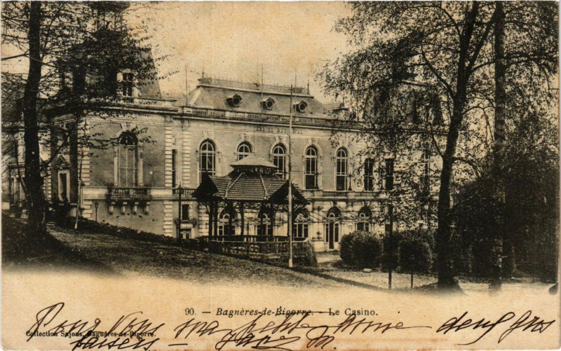 Carte postale ancienne Bagneres-de-Bigorre Le Casino à Bagnères-de-Bigorre