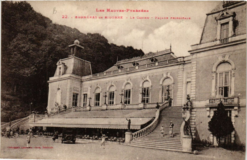 Carte postale ancienne Bagneres-de-Bigorre Le Casino à Bagnères-de-Bigorre