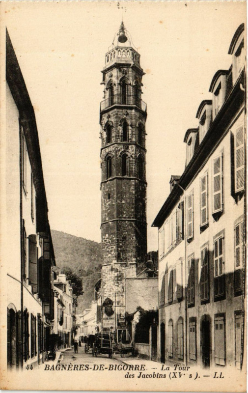 Carte postale ancienne Bagneres-de-Bigorre La Tour des Jacobins à Bagnères-de-Bigorre