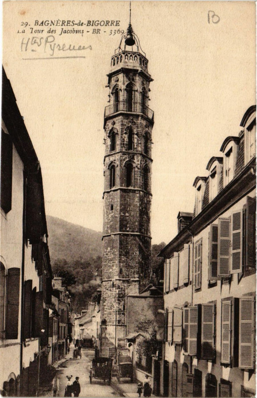 Carte postale ancienne Bagneres-de-Bigorre La Tour des Jacobins à Bagnères-de-Bigorre