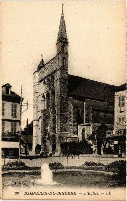 Carte postale ancienne Bagneres-de-Bigorre L'Eglise à Bagnères-de-Bigorre