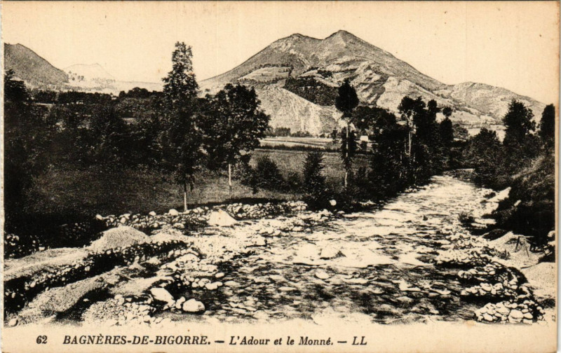 Carte postale ancienne Bagneres-de-Bigorre L'Adour et le Monne à Bagnères-de-Bigorre
