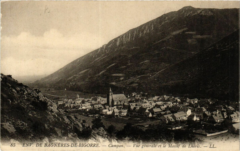 Carte postale ancienne Bagneres-de-Bigorre Campan-Vue générale et le Massif de Lheris à Bagnères-de-Bigorre