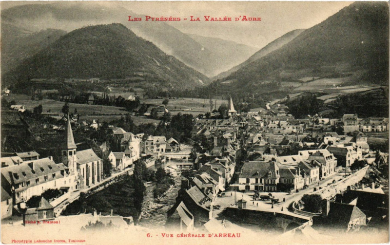 Carte postale ancienne Arreau Vue générale à Arreau