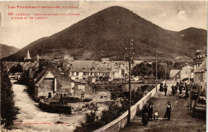Carte postale ancienne Arreau Confluent des deux Nestes d'Aure et de Louron à Arreau