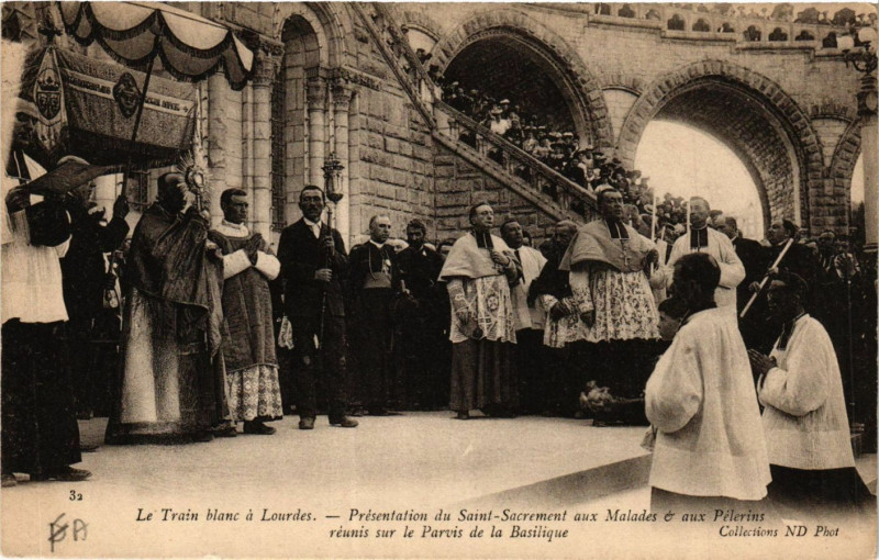 Carte postale ancienne Presentation du Saint-Sacrement aux Malades&aux Pelerins