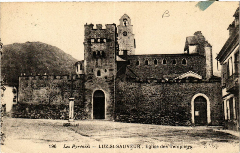Carte postale ancienne Les Pyrenées Luz Saint-Sauveur Eglise des Templiers à Luz-Saint-Sauveur