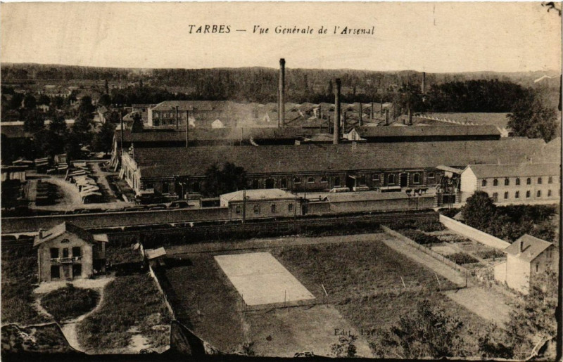 Carte postale ancienne Tarbes Vue générale de l'Arsenal à Tarbes