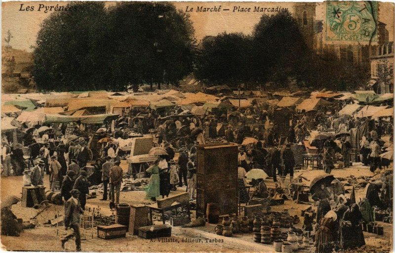 Carte postale ancienne Tarbes Le Marché - Place Marcadieu à Tarbes