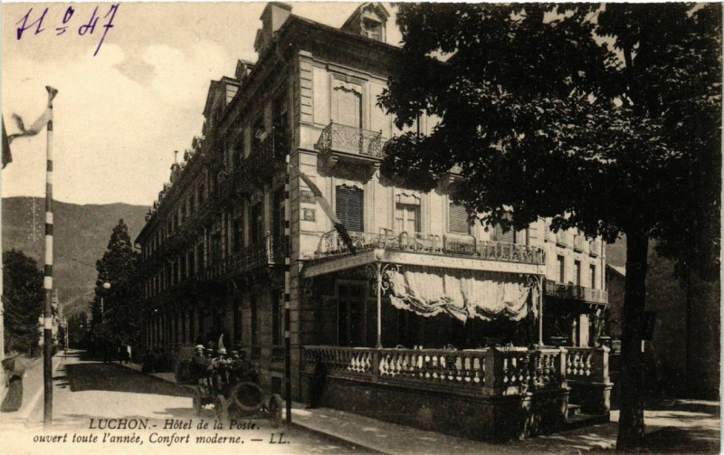 Carte postale ancienne Luchon Hotel de la Poste à Luc