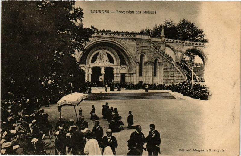 Carte postale ancienne Lourdes Procession des Malades à Lourdes