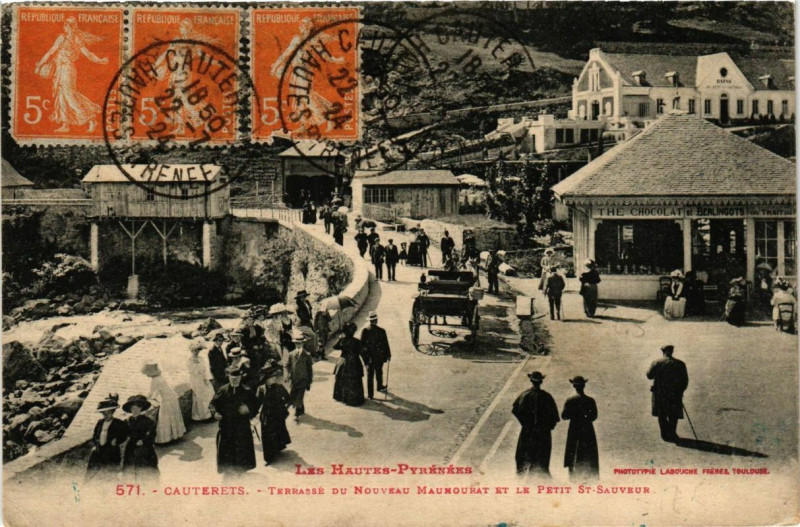 Carte postale ancienne Cauterets Terrasse du Nouveau Mumourat et e Petit Saint-Sauveur à Cauterets