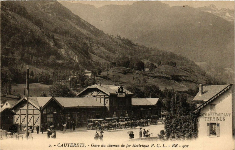 Carte postale ancienne Cauterets Gare du chemin de fer electrique à Cauterets