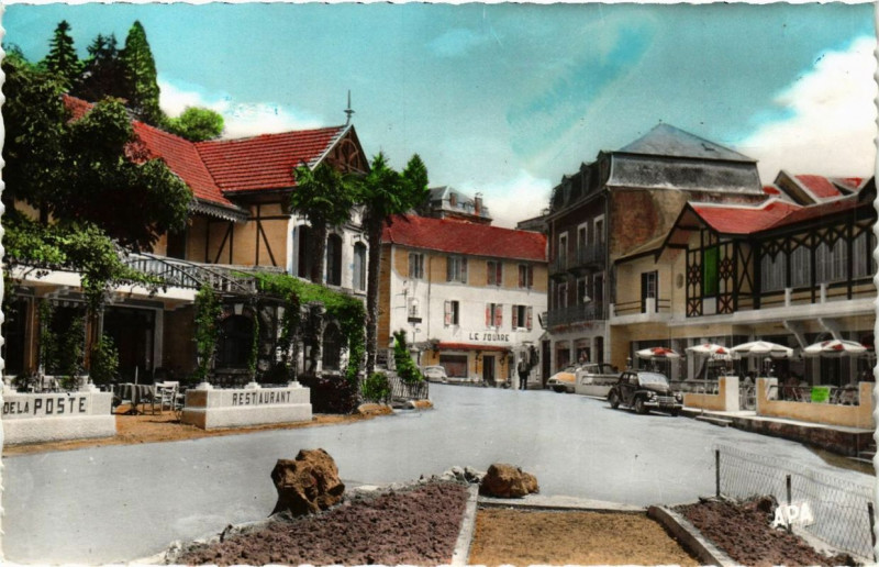 Carte postale ancienne Capvern-les-Bains Le Centre à Capvern
