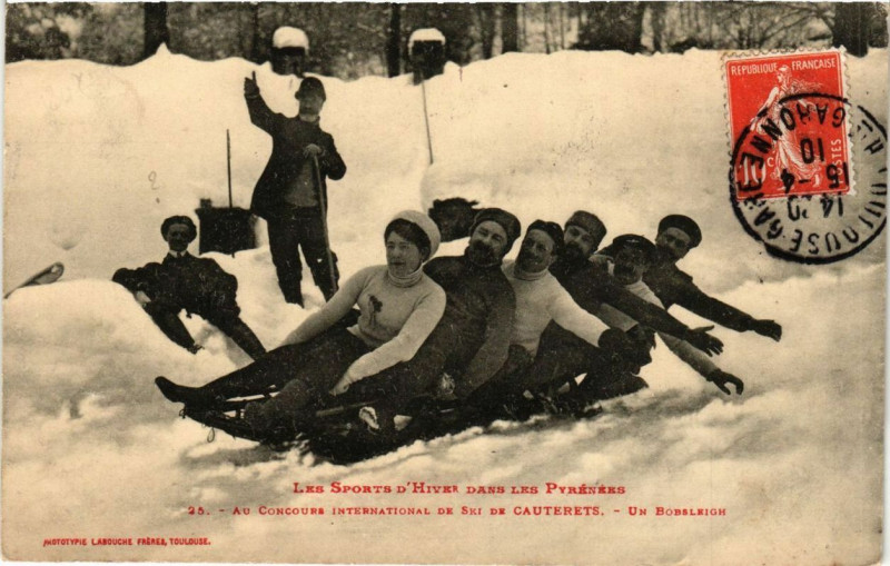 Carte postale ancienne Au Concours International de Ski de Cauterets Un Bobsleigh à Cauterets