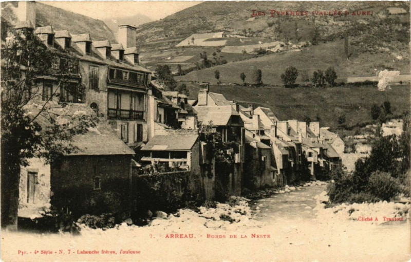 Carte postale ancienne Arreau Bords de la Neste à Arreau