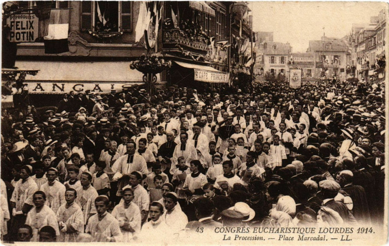 Carte postale ancienne La Procession - Place Marcadal