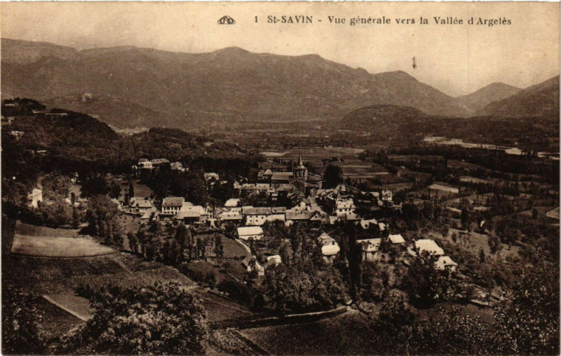 Carte postale ancienne Saint-Savin - Vue générale vers la Vallée d'Argeles à Saint-Savin