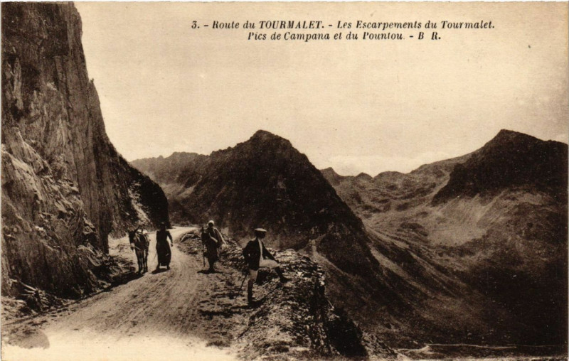Carte postale ancienne Route du Tourmalet - Les Escarpements du Tourmalet