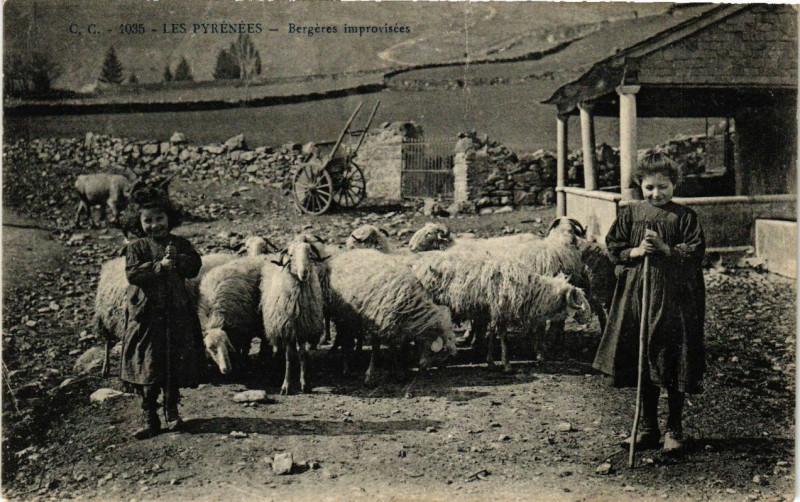 Carte postale ancienne Les Pyrenées - Bergeres improvisées à Ger
