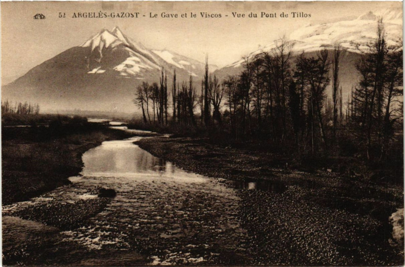 Carte postale ancienne Argeles-Gazost - Le Gave et le Viscos Vue du Pont de Tillos à Argelès-Gazost