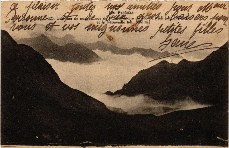 Carte postale ancienne Une mer de nuages vue de l'Observatoire du Pic du Midi