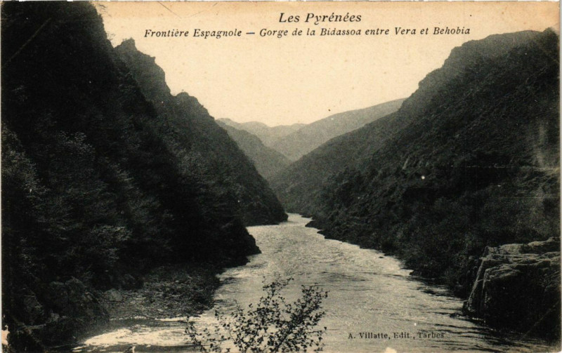 Carte postale ancienne Frontiere Espagnole Gorge de la Bidassoa entre Vera et Behobia