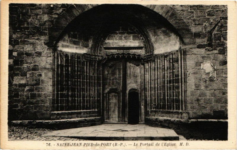 Carte postale ancienne Saint-Jean-Pied-de-Port - Le Portail de l'Eglise