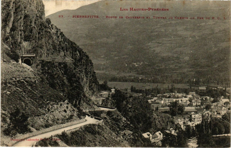 Carte postale ancienne Pierrefitte - Route de Cauterets Tunnel du Chemin de Fer P.C.L à Cauterets