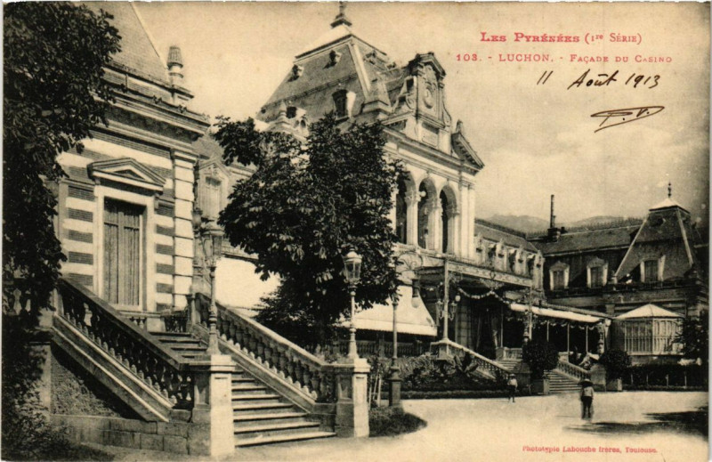 Carte postale ancienne Luchon - Facade du Casino à Luc