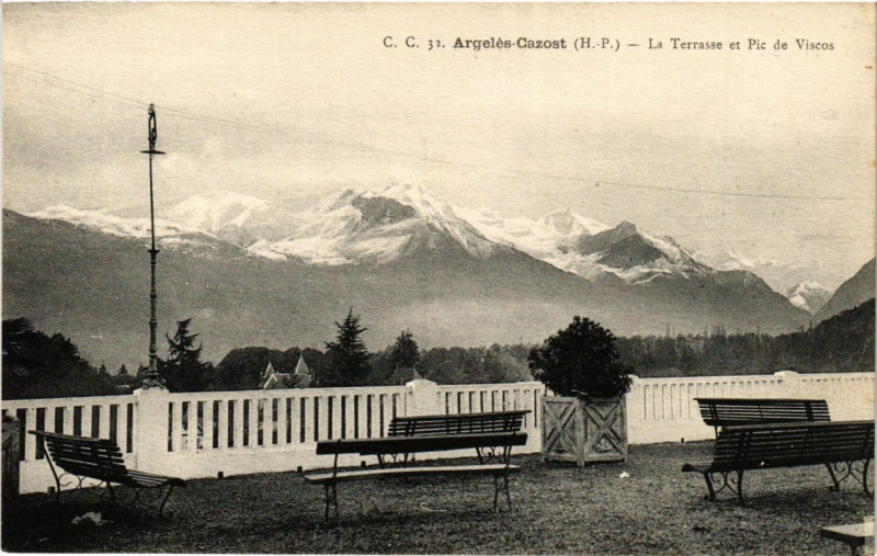 Carte postale ancienne Argeles-Gazost - La Terrasse et Pic de Viscos à Argelès-Gazost