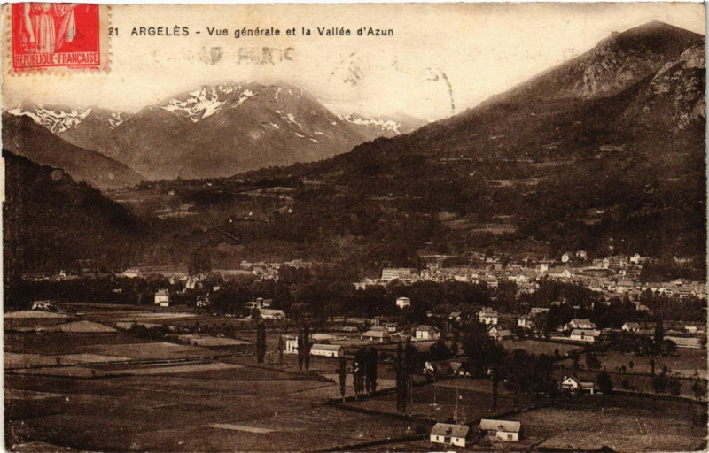 Carte postale ancienne Argeles - Vue générale et la Vallée d'Azun