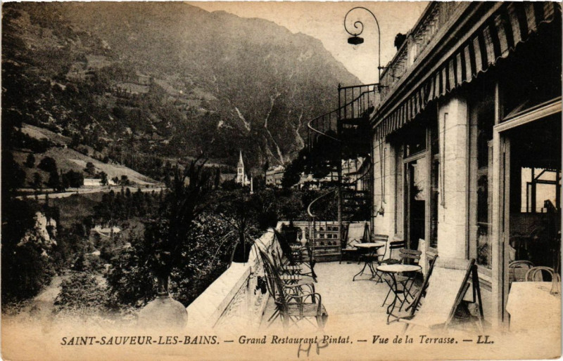 Carte postale ancienne Saint-Sauveur-les-Bains - Grand Restaurant PINtat Vue de la Terrasse